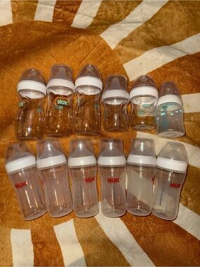 NUK Baby Bottle Set in Clear with White Caps